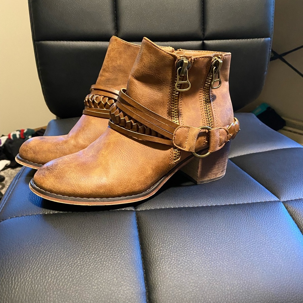 New Size 7 Ankle Booties